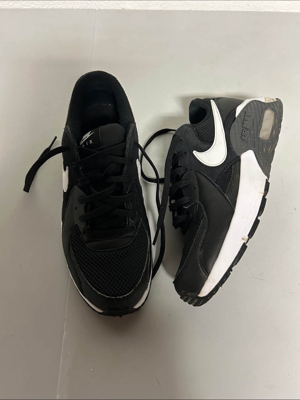 Nike Air Max Excee women’s size 8 black sneakers